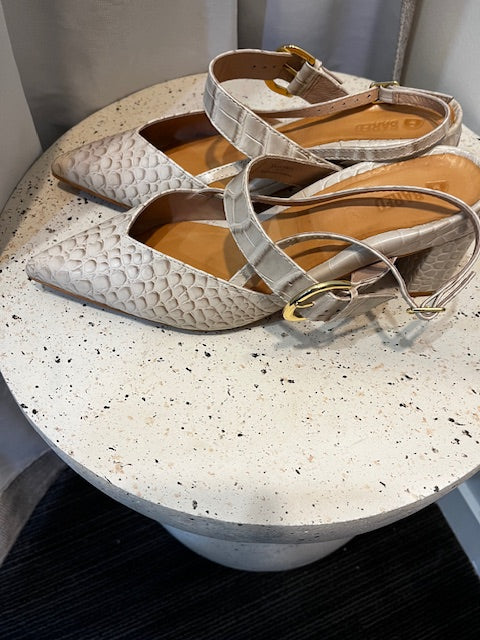 Bared bone leather croc low heel 39