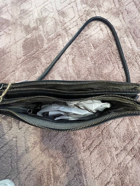 Elk med leather bag