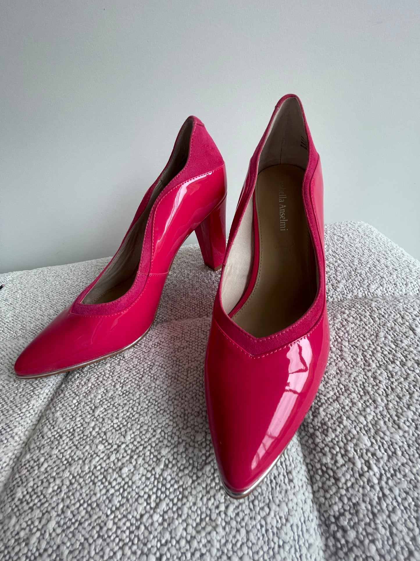 Isabella Anselmi patent heel