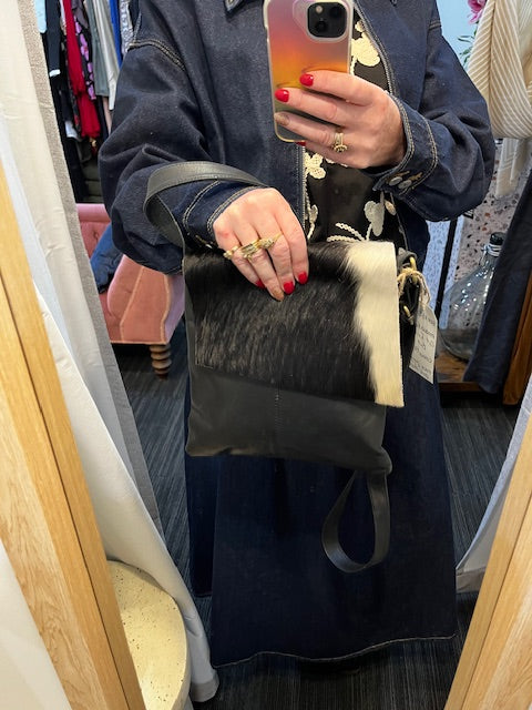 fur moo med flip floral bag