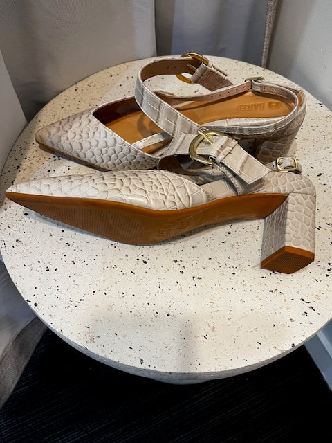 Bared bone leather croc low heel 39