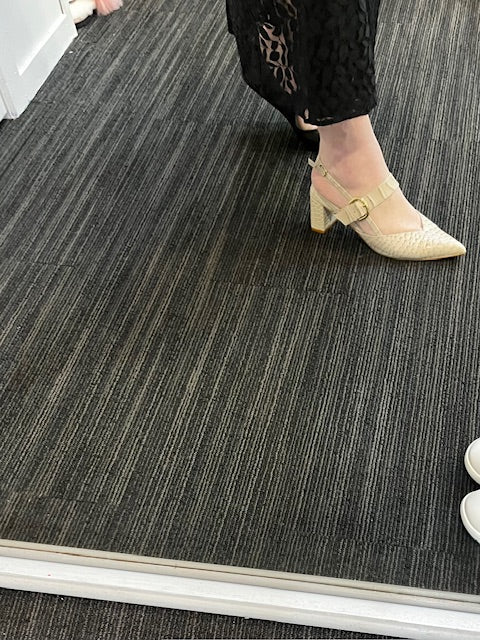 Bared bone leather croc low heel 39