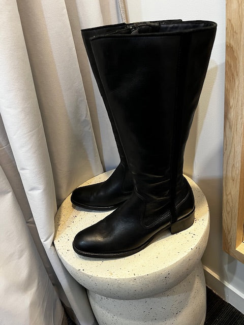 Clarks knee high boot size 40 uk7