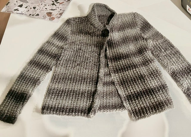 wool handknitted cardi with button 6/8