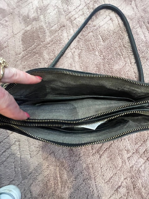 Elk med leather bag