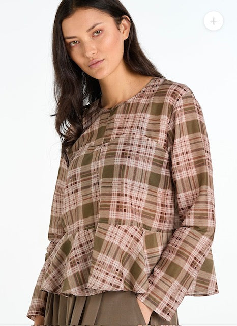 Nyne red wine top small