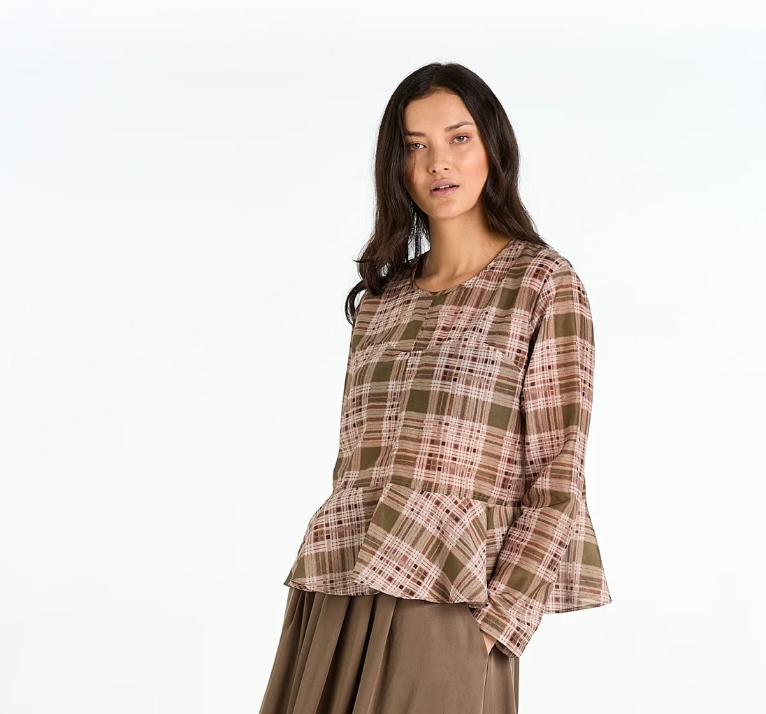 Nyne red wine top small